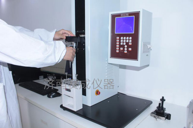 無（wú）菌醫療包裝軟性屏障膜和複合（hé）膜抗慢（màn）速戳穿性試驗過程