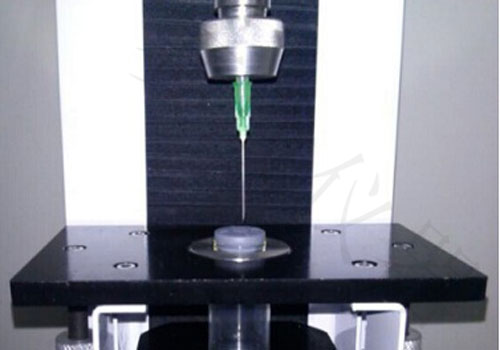 草莓樱桃丝瓜绿巨人秋葵污绿巨人MED-02醫藥包裝性能測試儀配置穿刺力夾具測試丁（dīng）基膠塞（sāi）穿刺力試驗過程（chéng）圖示